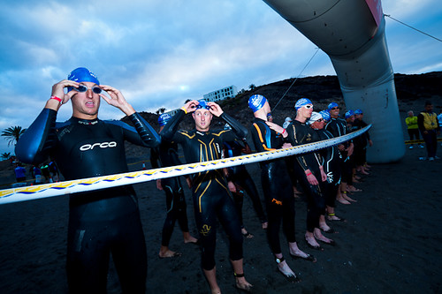 Nadadores en el segmento de natacion de Challenge Fuerteventura